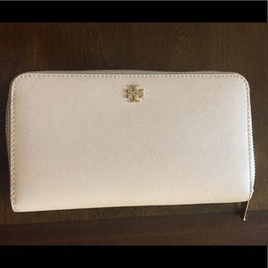 Tory Burch zip wallet